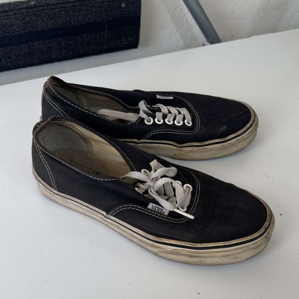 Vans Men's Classic Black and White Sneakers